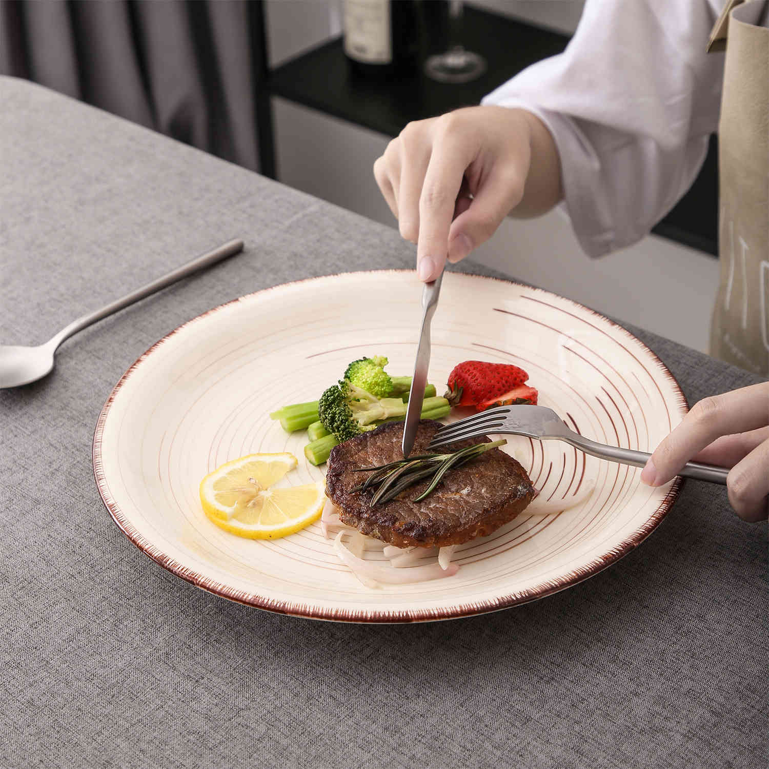 Beige Dinner Plates Set