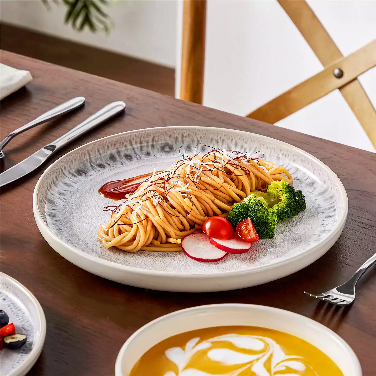 Snow 16-Piece Stoneware Set With Snowflake Glaze Perfect For Cozy Everyday Meals.